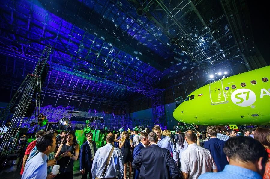 Презентация первого в России самолета Airbus A320NEO в парке S7 Airlines