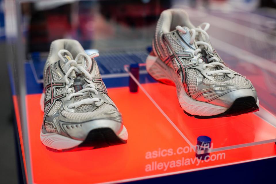 Аллея славы беговых кроссовок ASICS