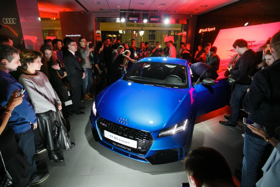 Коммуникационная поддержка Audi