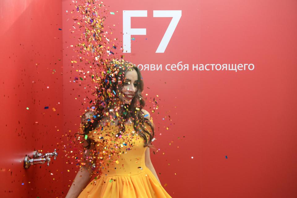 Презенация нового телефона OPPO F7